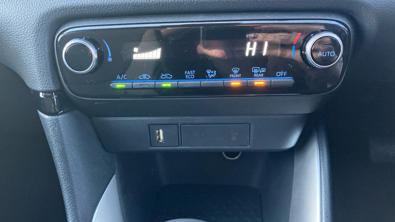 Toyota Yaris 1.5 Hybrid Design 5dr CVT Hybrid Hatchback